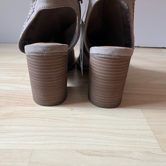 Universal Thread - Picture 3 of 4